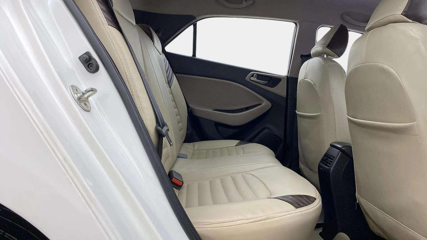2017 Hyundai Elite i20 SPORTZ 1.2, Petrol, Manual, 54,803 km, Right Side Rear Door Cabin