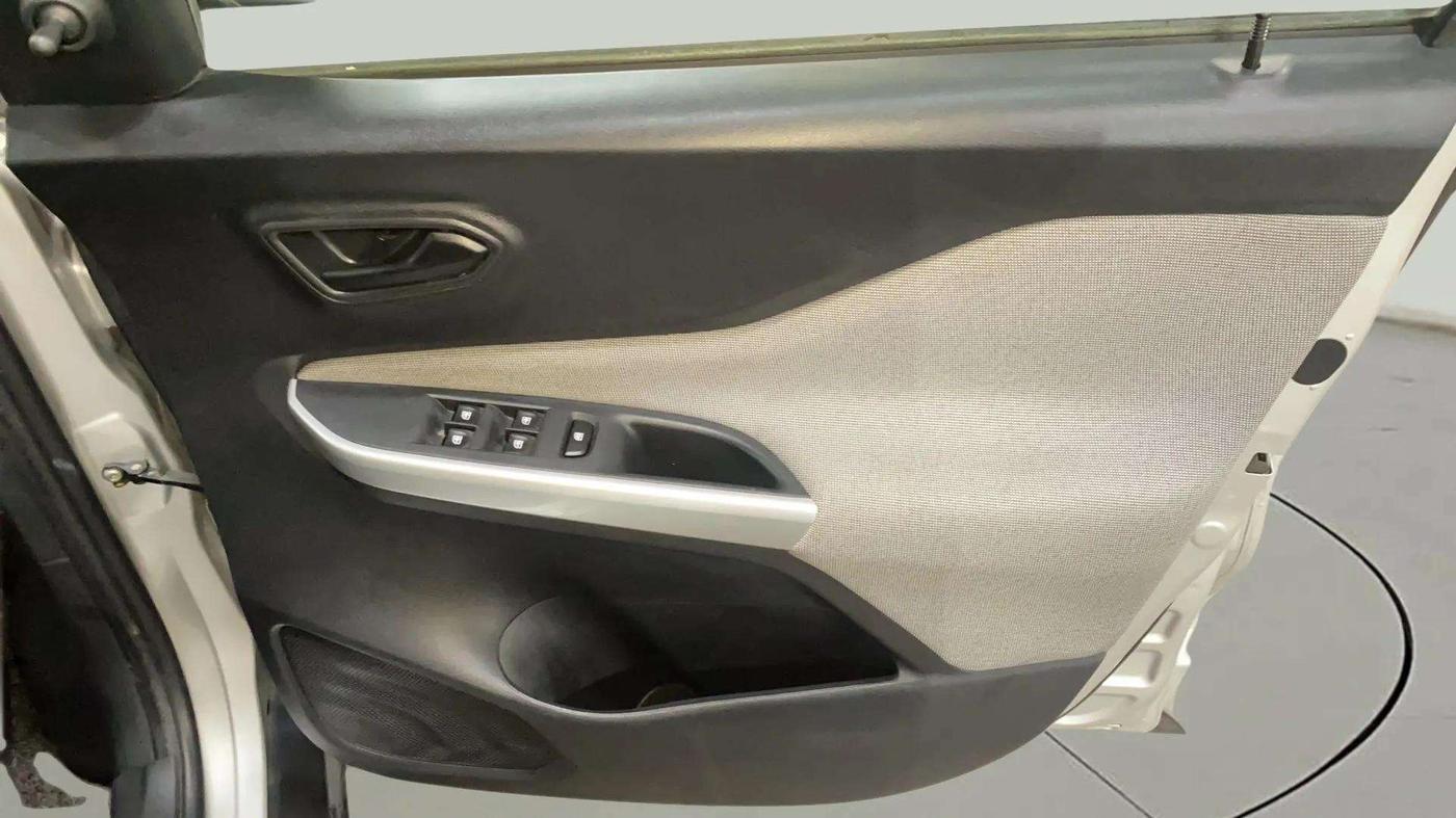 2021 Nissan MAGNITE XE, Petrol, Manual, 32,256 km, Driver Side Door Panels Control