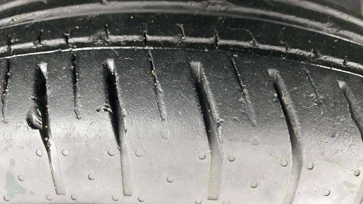 2021 Tata PUNCH ACCOMPLISHED MT, Petrol, Manual, 17,688 km, Right Front Tyre Tread