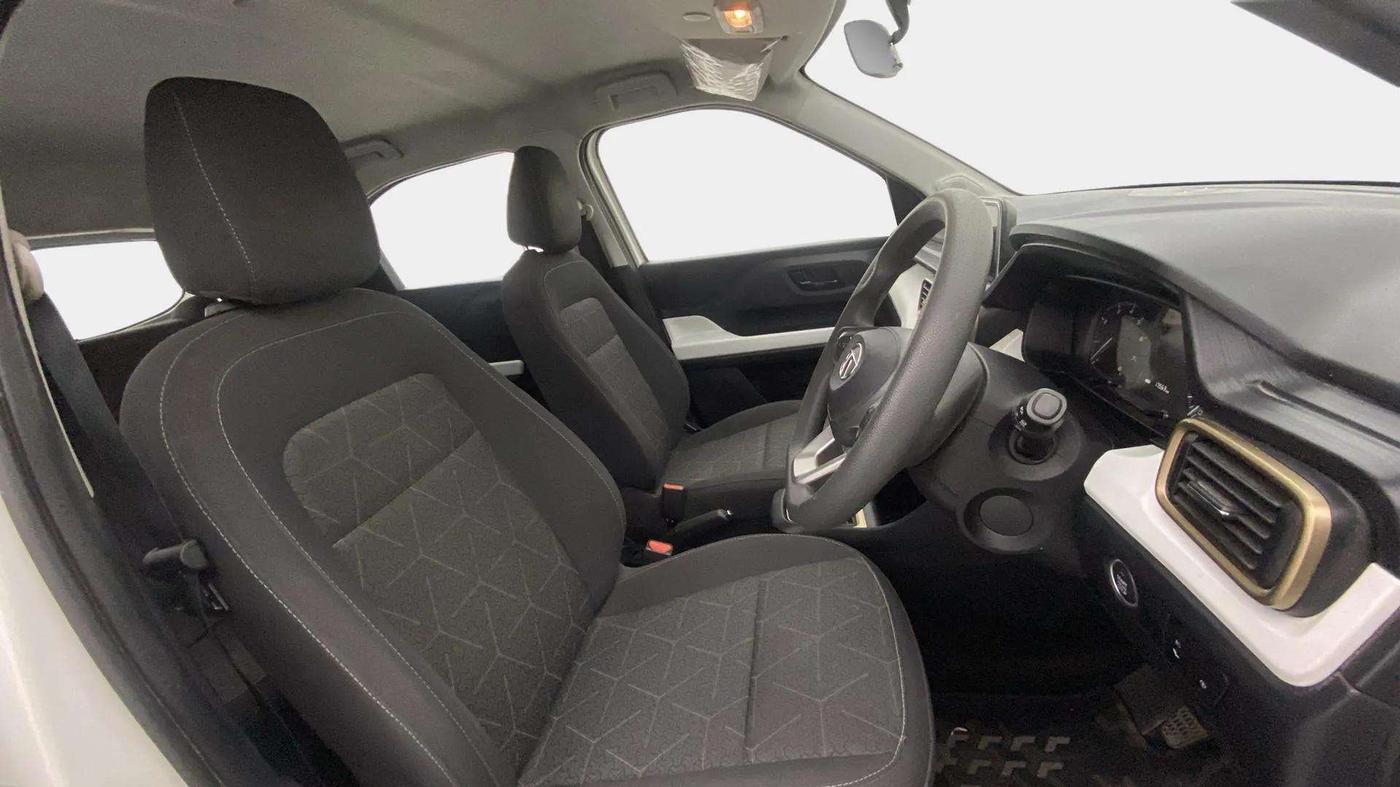 2021 Tata PUNCH ACCOMPLISHED MT, Petrol, Manual, 17,688 km, Right Side Front Door Cabin