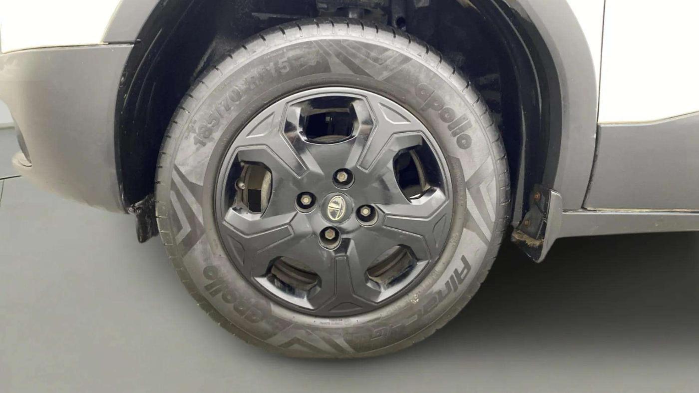 2021 Tata PUNCH ACCOMPLISHED MT, Petrol, Manual, 17,688 km, Left Front Wheel