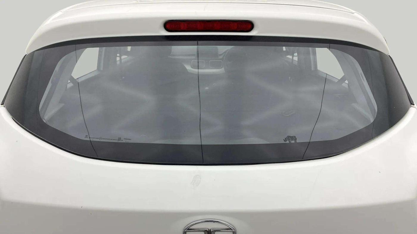 2021 Tata PUNCH ACCOMPLISHED MT, Petrol, Manual, 17,688 km, Rear Windshield