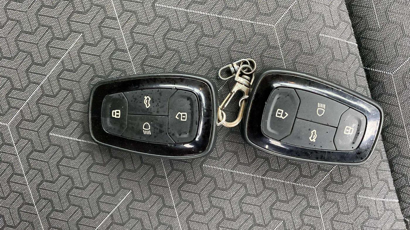 2021 Tata PUNCH ACCOMPLISHED MT, Petrol, Manual, 17,688 km, Key Close Up