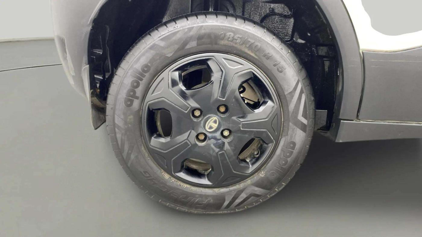 2021 Tata PUNCH ACCOMPLISHED MT, Petrol, Manual, 17,688 km, Right Rear Wheel
