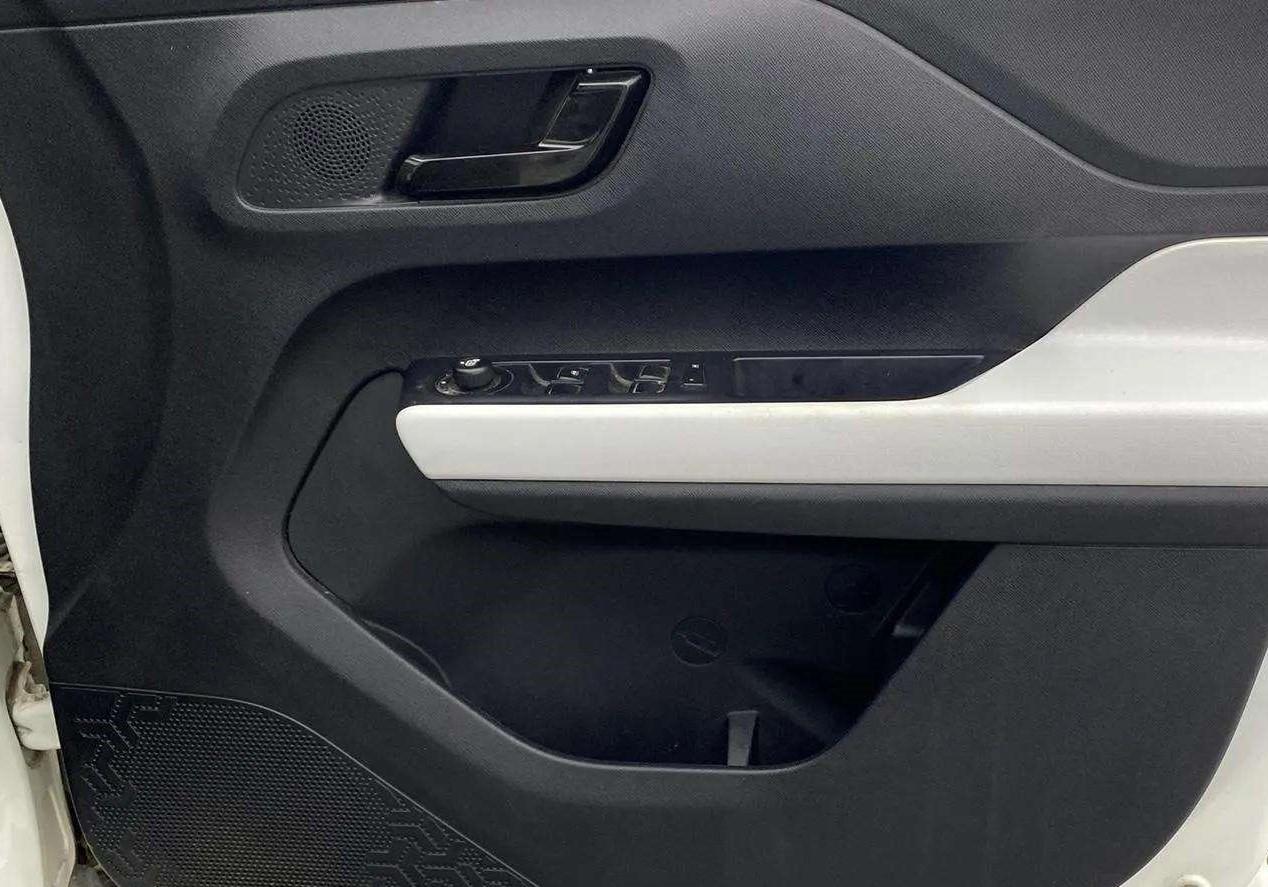 2021 Tata PUNCH ACCOMPLISHED MT, Petrol, Manual, 17,688 km, Driver Side Door Panels Control