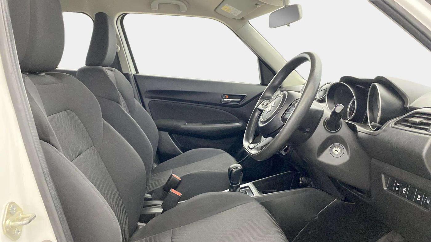 2021 Maruti Swift VXI AMT, Petrol, Automatic, 33,336 km, Right Side Front Door Cabin