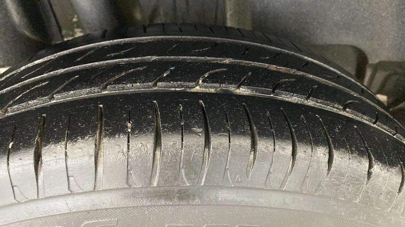 2021 Maruti Swift VXI AMT, Petrol, Automatic, 33,336 km, Right Rear Tyre Tread