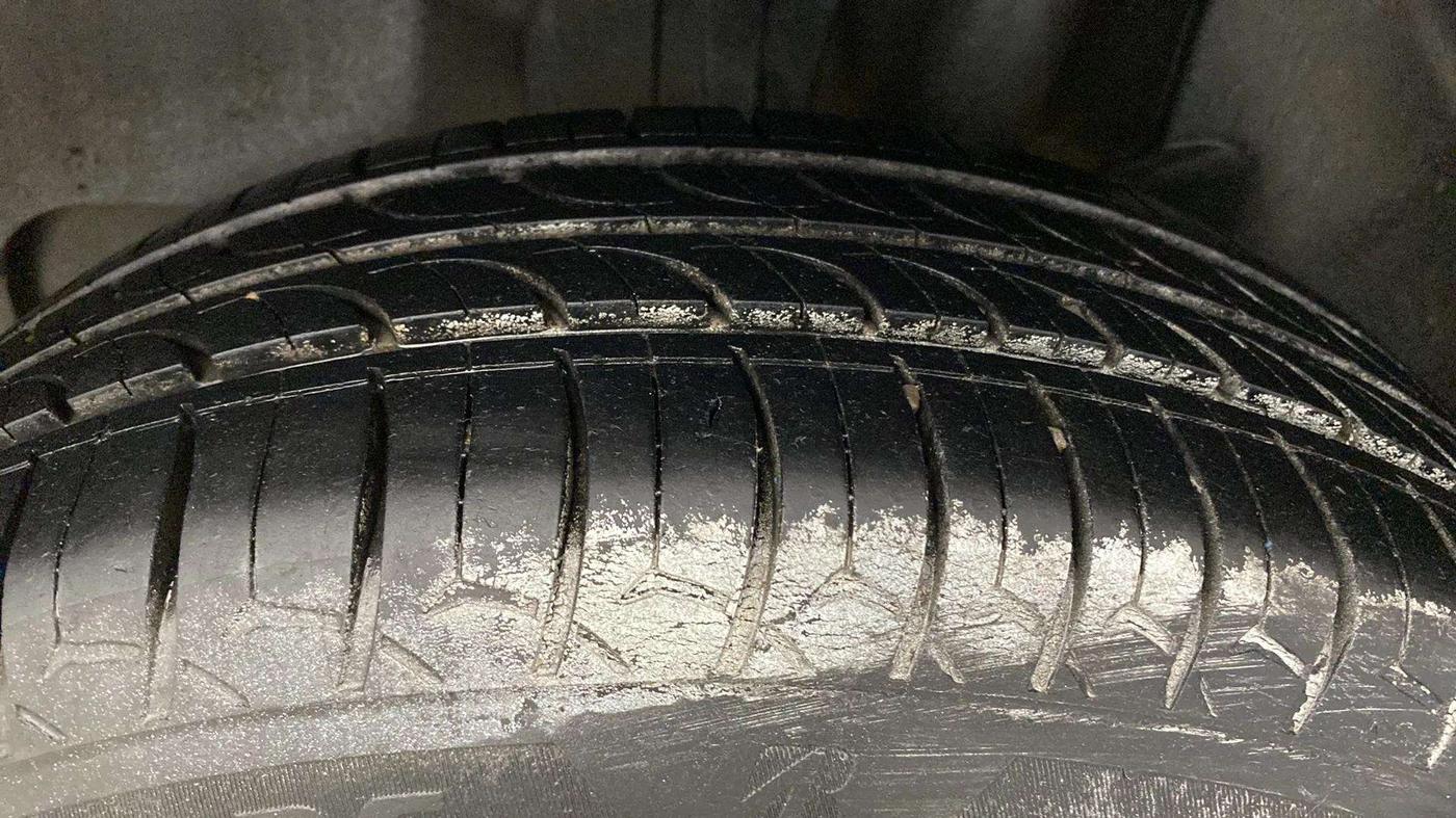 2021 Maruti Swift VXI AMT, Petrol, Automatic, 33,336 km, Left Rear Tyre Tread