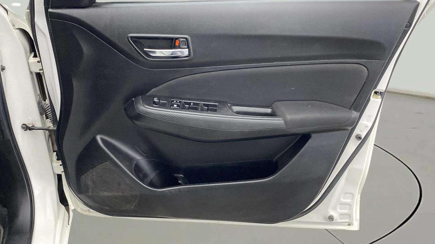2021 Maruti Swift VXI AMT, Petrol, Automatic, 33,336 km, Driver Side Door Panels Control