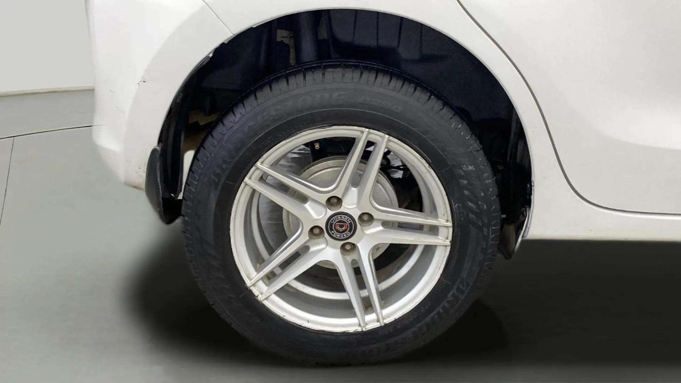 2021 Maruti Swift VXI AMT, Petrol, Automatic, 33,336 km, Right Rear Wheel