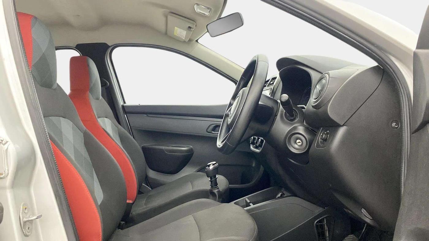 2022 Renault Kwid RXT 1.0 (O), Petrol, Manual, 24,532 km, Right Side Front Door Cabin