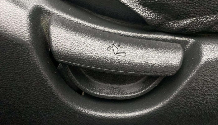 2017 Hyundai Grand i10 SPORTZ (O) AT 1.2 KAPPA VTVT, Petrol, Automatic, 87,677 km, Driver Side Adjustment Panel