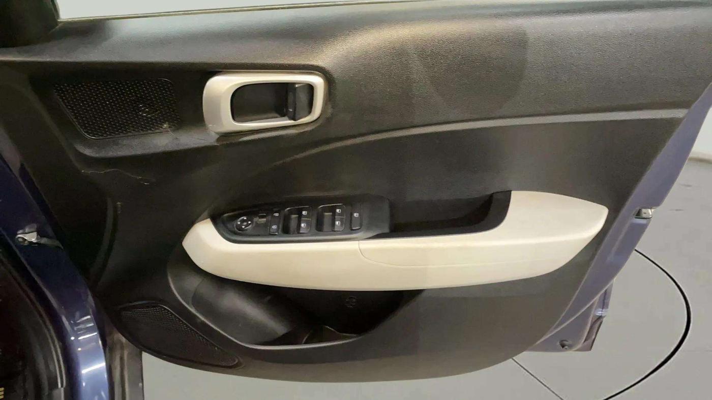 2022 Hyundai VENUE S(O) 1.2, Petrol, Manual, 50,891 km, Driver Side Door Panels Control