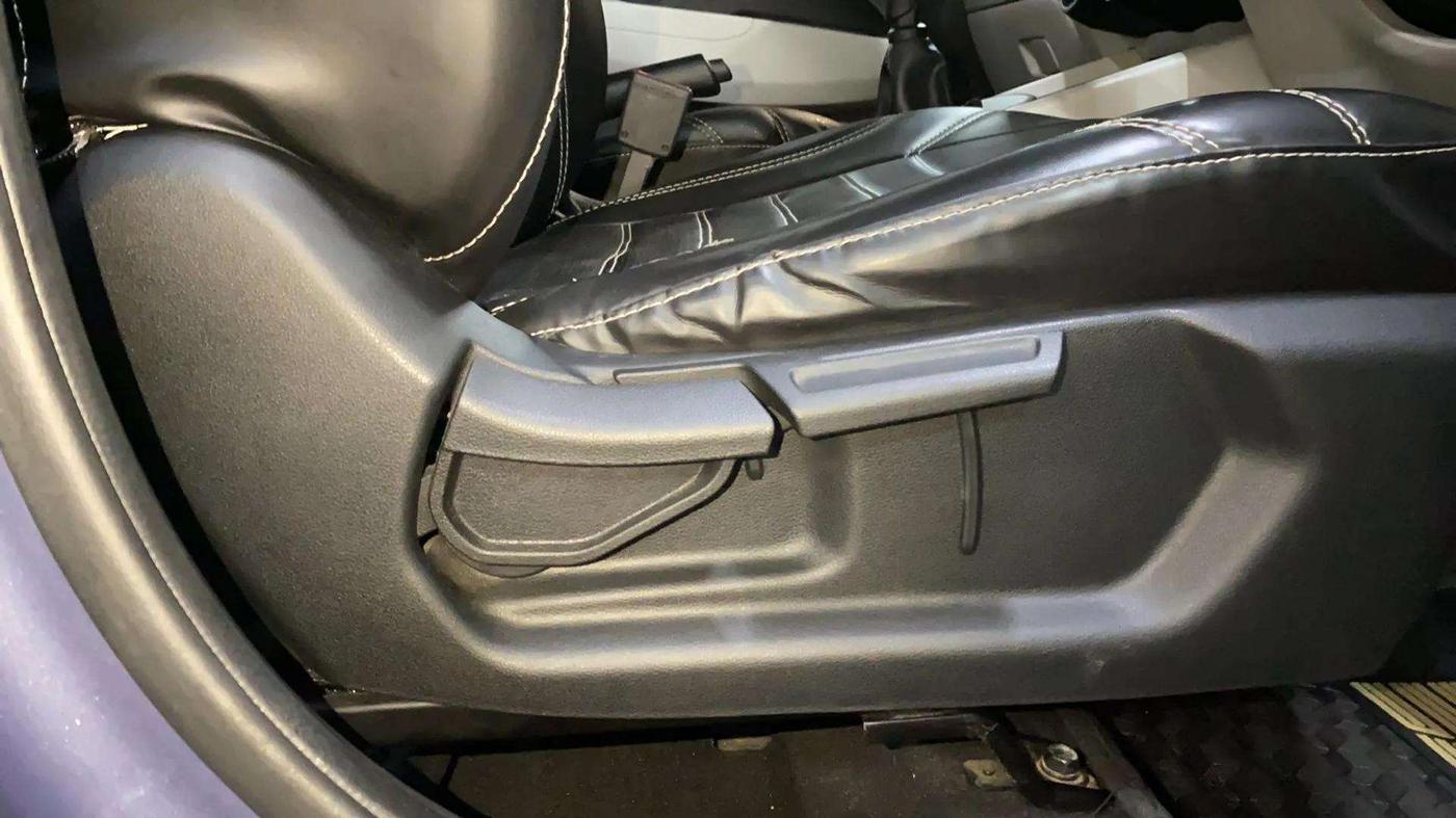 2022 Hyundai VENUE S(O) 1.2, Petrol, Manual, 50,891 km, Driver Side Adjustment Panel