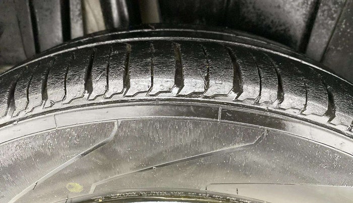 2021 Maruti XL6 ZETA MT, Petrol, Manual, 67,517 km, Right Rear Tyre Tread