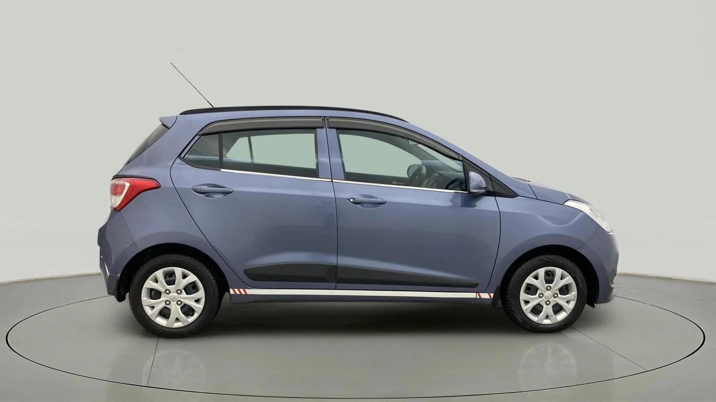 2016 Hyundai Grand i10 SPORTZ 1.2 KAPPA VTVT, Petrol, Manual, 28,379 km, Right Side View
