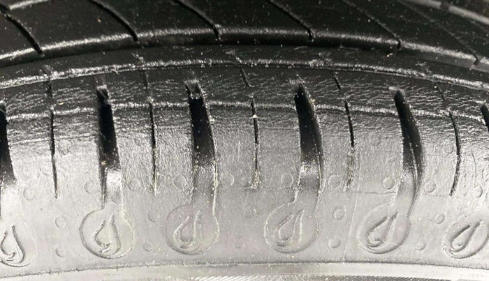 2021 Renault Kwid CLIMBER 1.0 (O), Petrol, Manual, 9,646 km, Left Front Tyre Tread