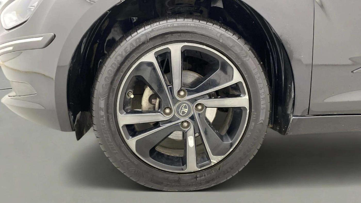 2022 Tata ALTROZ XZA PLUS DARK EDTION, Petrol, Automatic, 60,776 km, Left Front Wheel