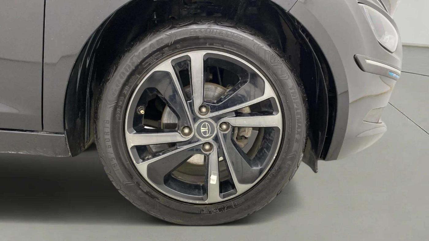 2022 Tata ALTROZ XZA PLUS DARK EDTION, Petrol, Automatic, 60,776 km, Right Front Wheel
