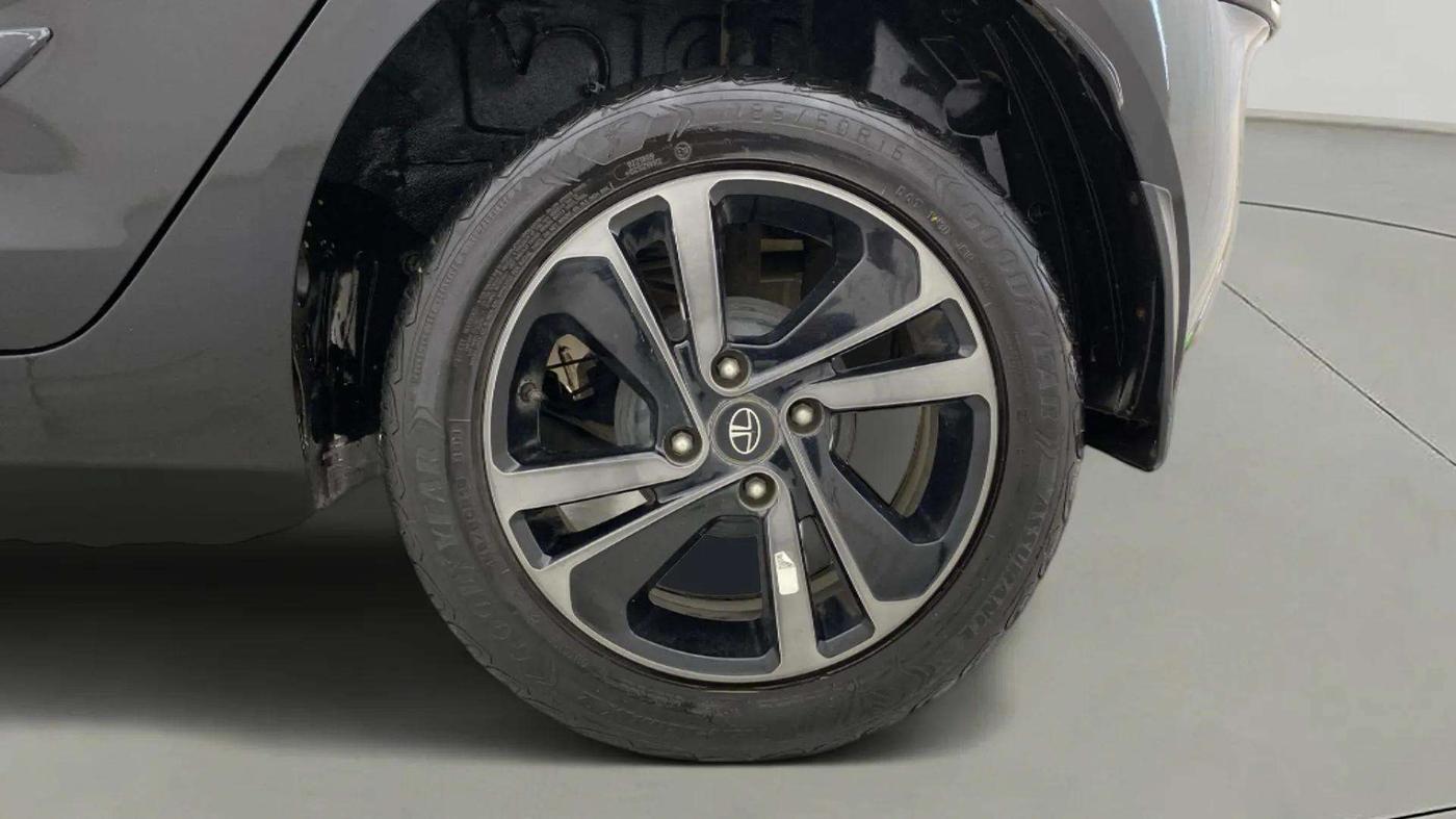 2022 Tata ALTROZ XZA PLUS DARK EDTION, Petrol, Automatic, 60,776 km, Left Rear Wheel