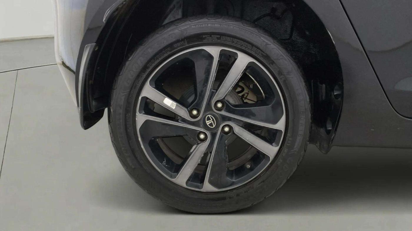 2022 Tata ALTROZ XZA PLUS DARK EDTION, Petrol, Automatic, 60,776 km, Right Rear Wheel