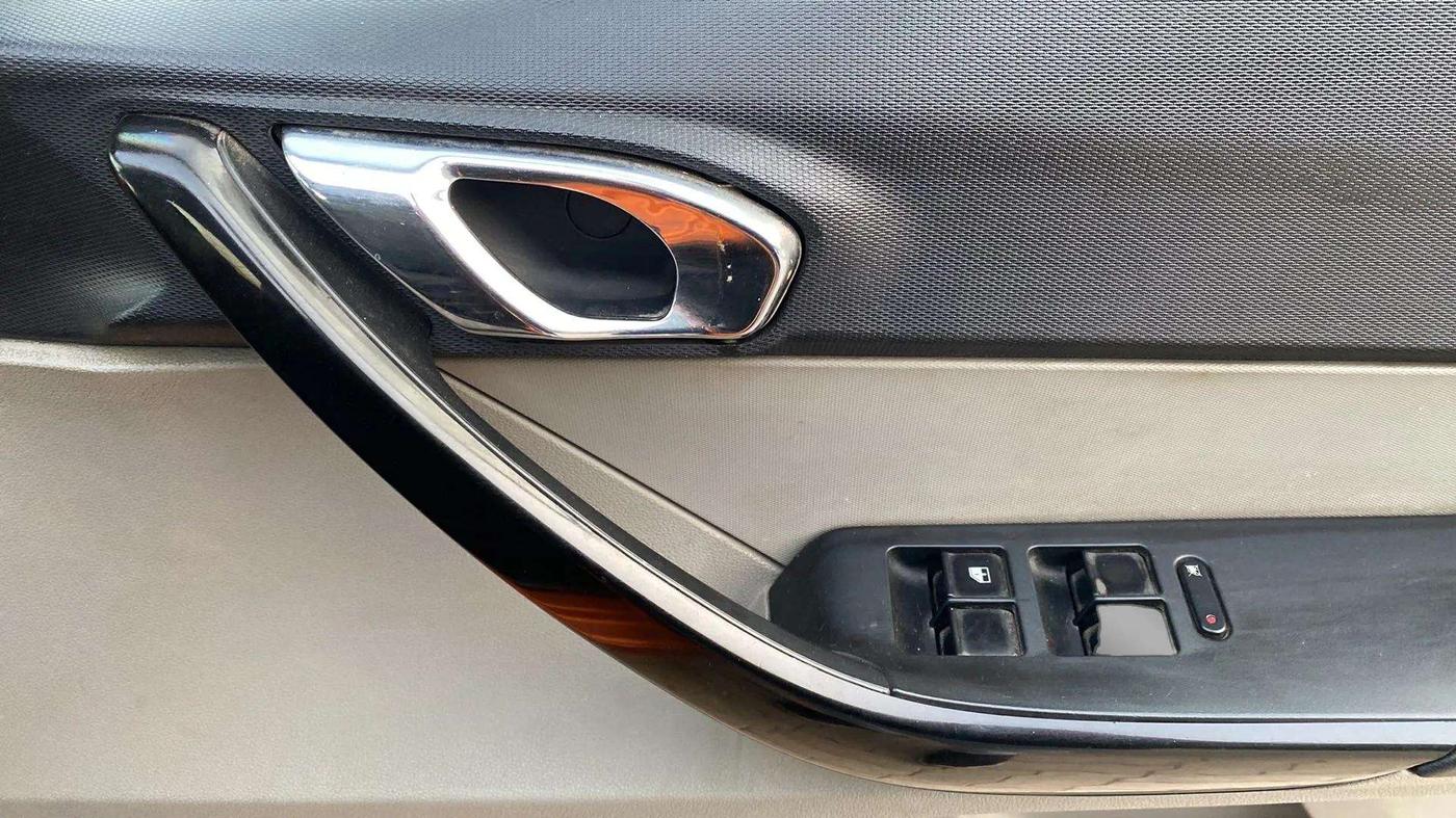 2019 Tata Tiago XZ PLUS PETROL, Petrol, Manual, 82,501 km, Driver Side Door Panels Control