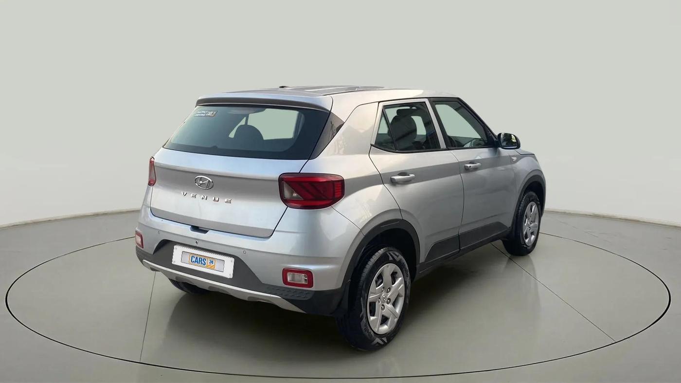 2019 Hyundai VENUE E 1.2, Petrol, Manual, 36,350 km, Right Back Diagonal