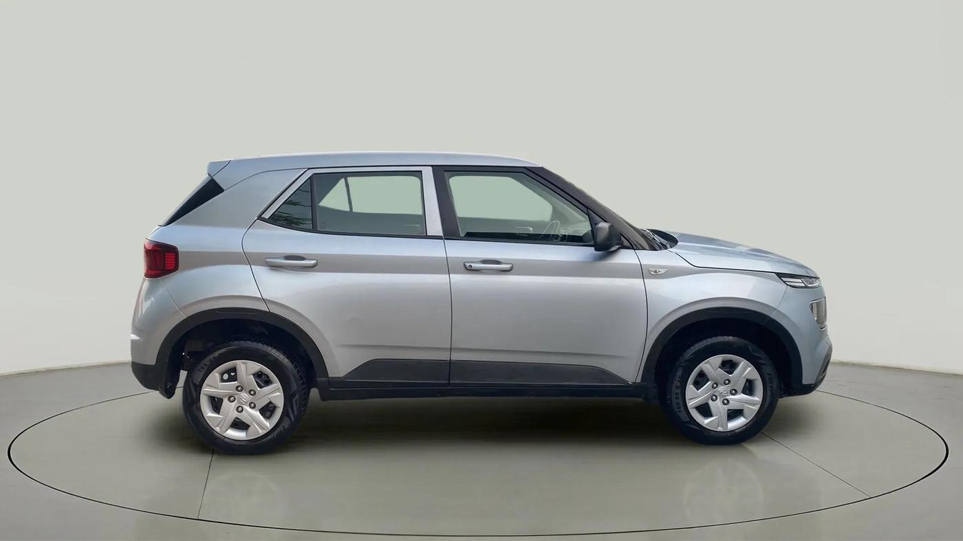 2019 Hyundai VENUE E 1.2, Petrol, Manual, 36,350 km, Right Side View