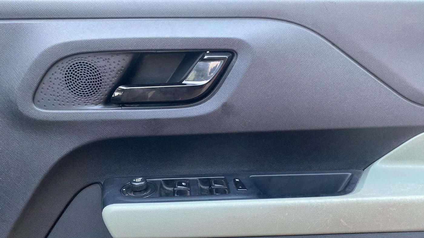 2023 Tata PUNCH ADVENTURE AMT, Petrol, Automatic, 41,239 km, Driver Side Door Panels Control