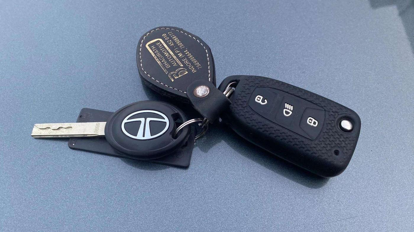 2023 Tata PUNCH ADVENTURE AMT, Petrol, Automatic, 41,239 km, Key Close Up