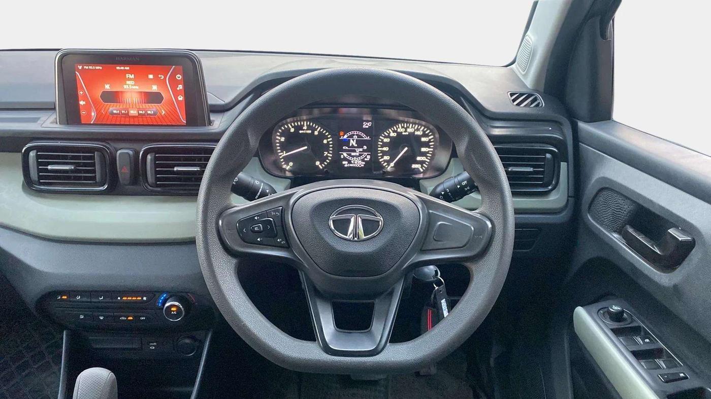 2023 Tata PUNCH ADVENTURE AMT, Petrol, Automatic, 41,239 km, Steering Wheel Close Up
