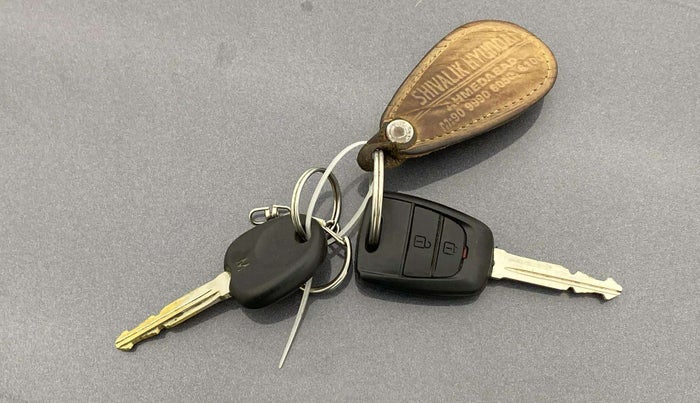 2019 Hyundai NEW SANTRO SPORTZ AMT, Petrol, Automatic, 37,382 km, Key Close Up