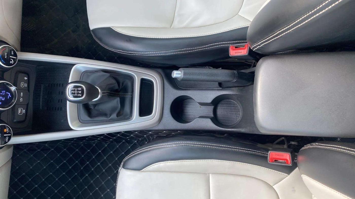 2023 Hyundai VENUE SX 1.2 PETROL, Petrol, Manual, 24,838 km, Gear Lever