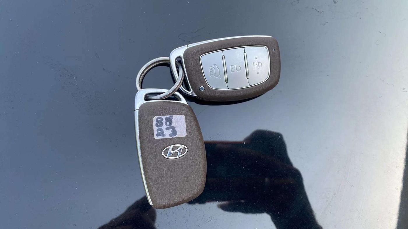 2023 Hyundai VENUE SX 1.2 PETROL, Petrol, Manual, 24,838 km, Key Close Up