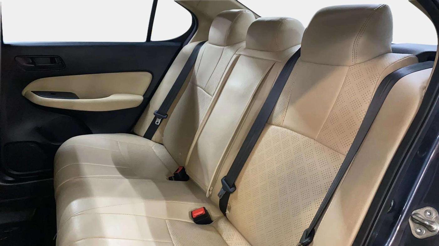 2022 Honda City 1.5L I-VTEC V CVT 5TH GEN, Petrol, Automatic, 23,060 km, Right Side Rear Door Cabin