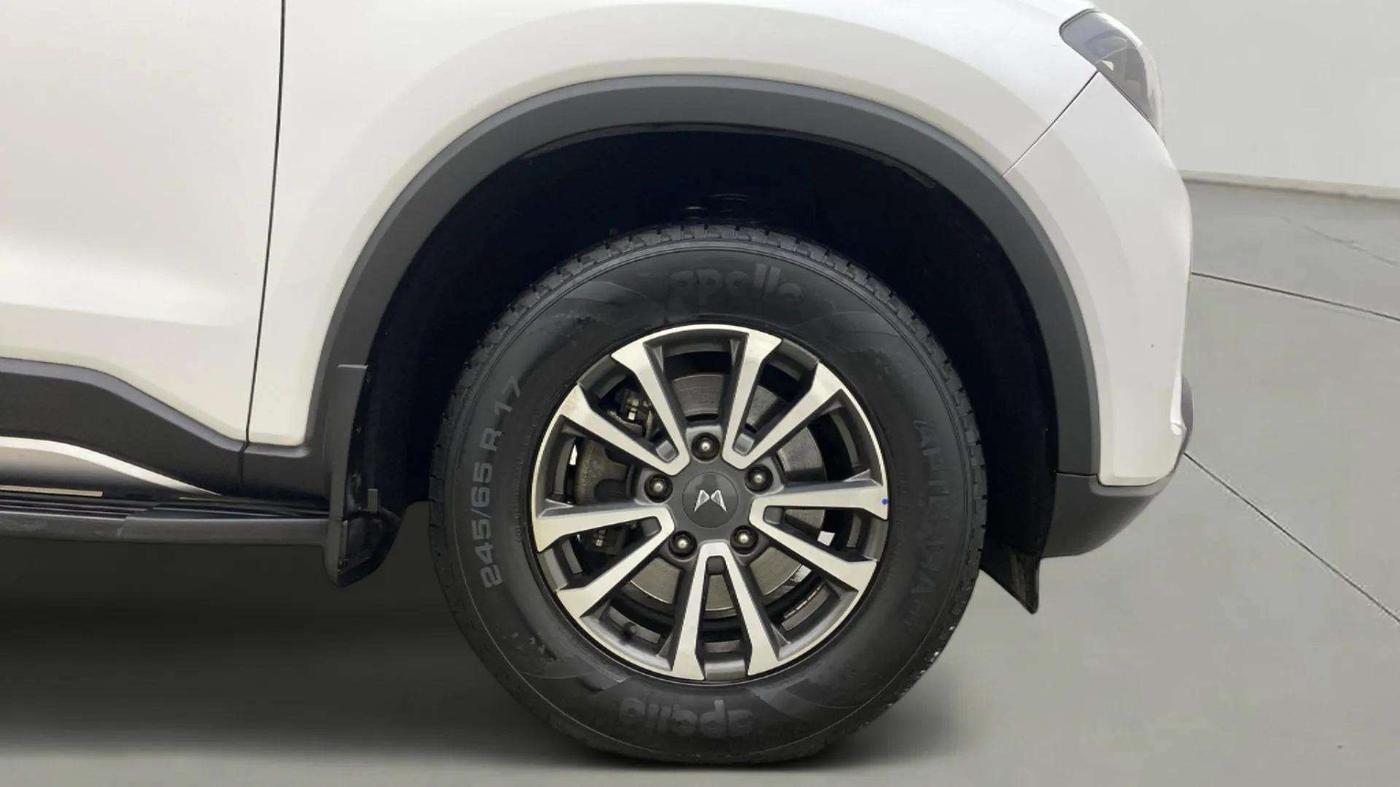2023 Mahindra SCORPIO-N Z8 L DIESEL MT 2WD 7 STR, Diesel, Manual, 49,928 km, Right Front Wheel
