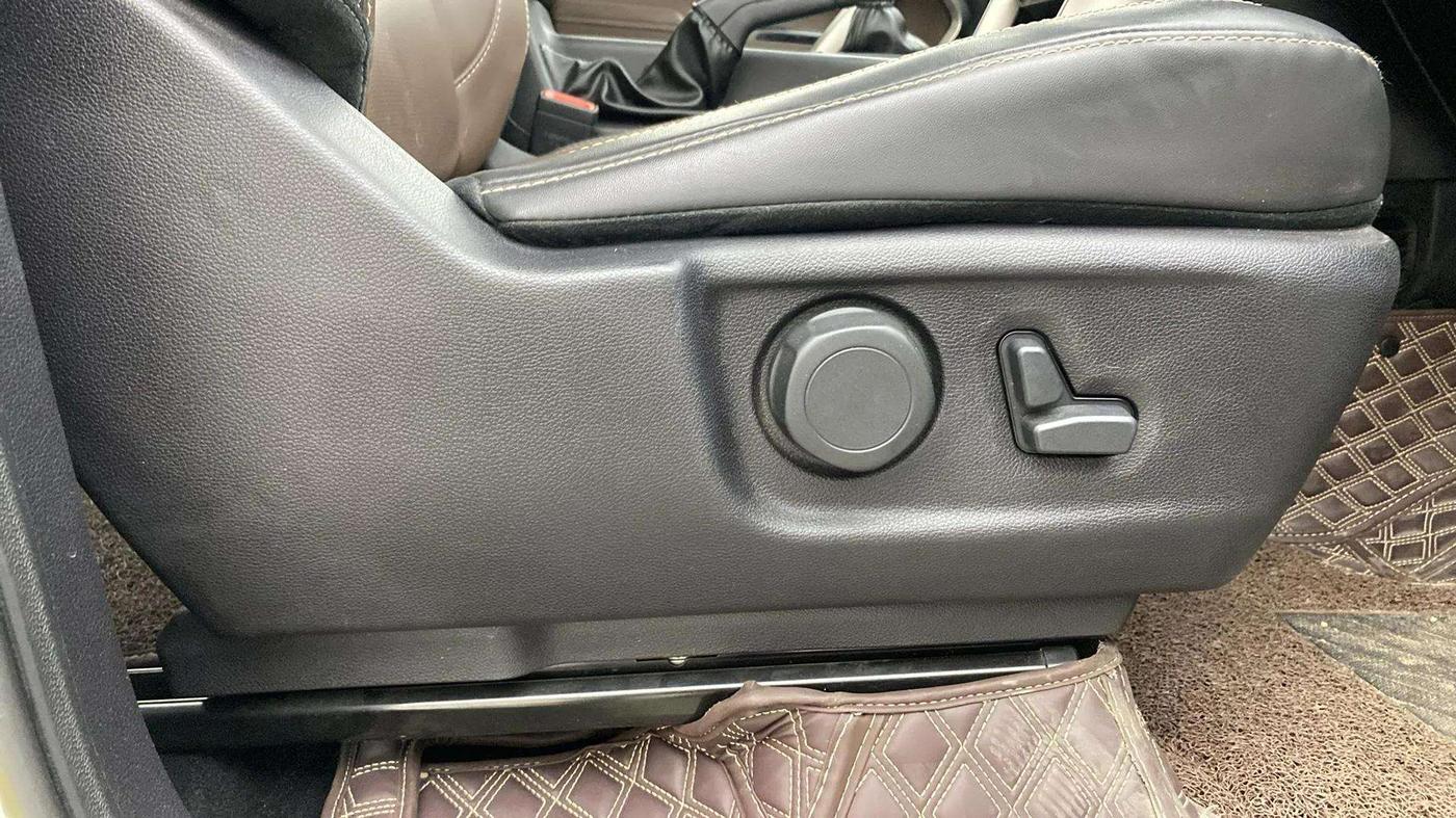 2023 Mahindra SCORPIO-N Z8 L DIESEL MT 2WD 7 STR, Diesel, Manual, 49,928 km, Driver Side Adjustment Panel