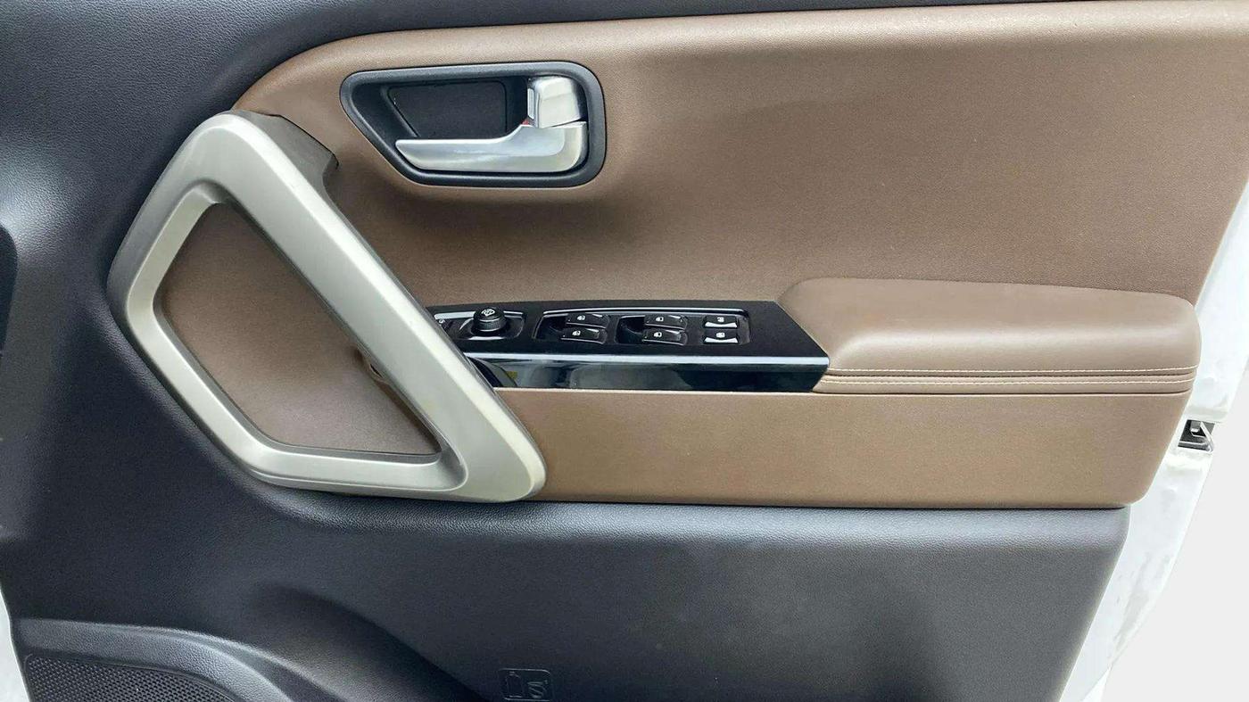 2023 Mahindra SCORPIO-N Z8 L DIESEL MT 2WD 7 STR, Diesel, Manual, 49,928 km, Driver Side Door Panels Control