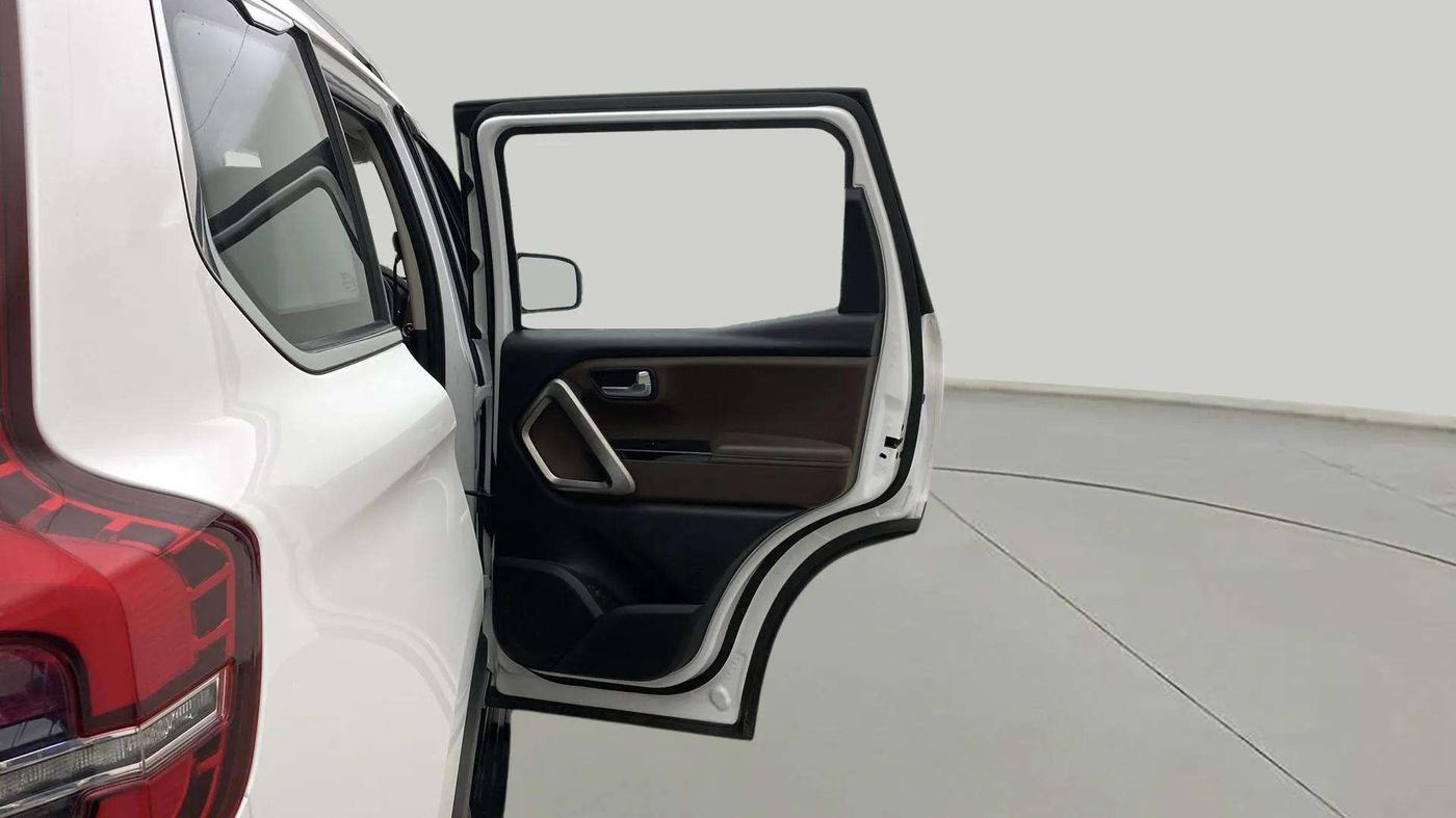 2023 Mahindra SCORPIO-N Z8 L DIESEL MT 2WD 7 STR, Diesel, Manual, 49,928 km, RHS Rear Door