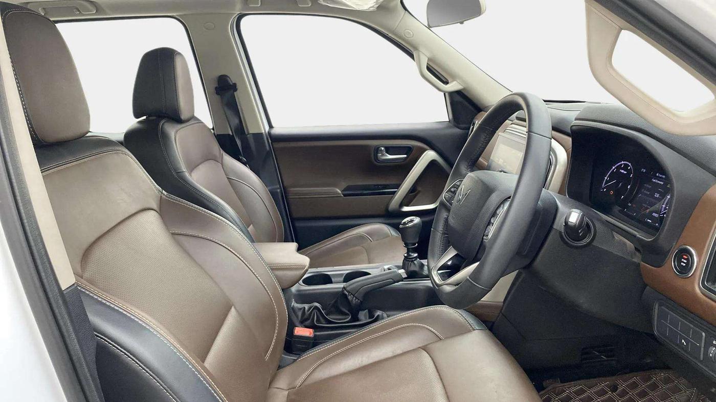 2023 Mahindra SCORPIO-N Z8 L DIESEL MT 2WD 7 STR, Diesel, Manual, 49,928 km, Right Side Front Door Cabin