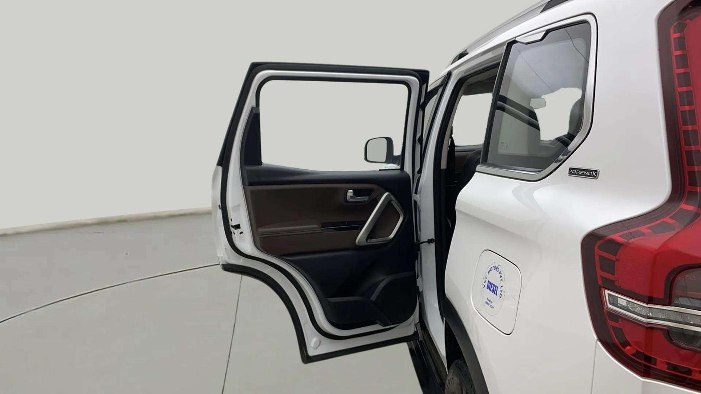 2023 Mahindra SCORPIO-N Z8 L DIESEL MT 2WD 7 STR, Diesel, Manual, 49,928 km, LHS Rear Door
