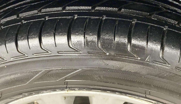 2019 Maruti Ciaz DELTA 1.5 SHVS MT PETROL, Petrol, Manual, 62,071 km, Left Rear Tyre Tread