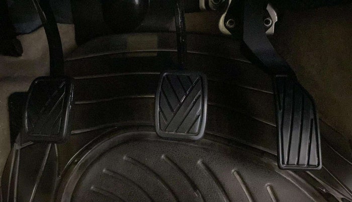 2019 Maruti Ciaz DELTA 1.5 SHVS MT PETROL, Petrol, Manual, 62,071 km, Pedals