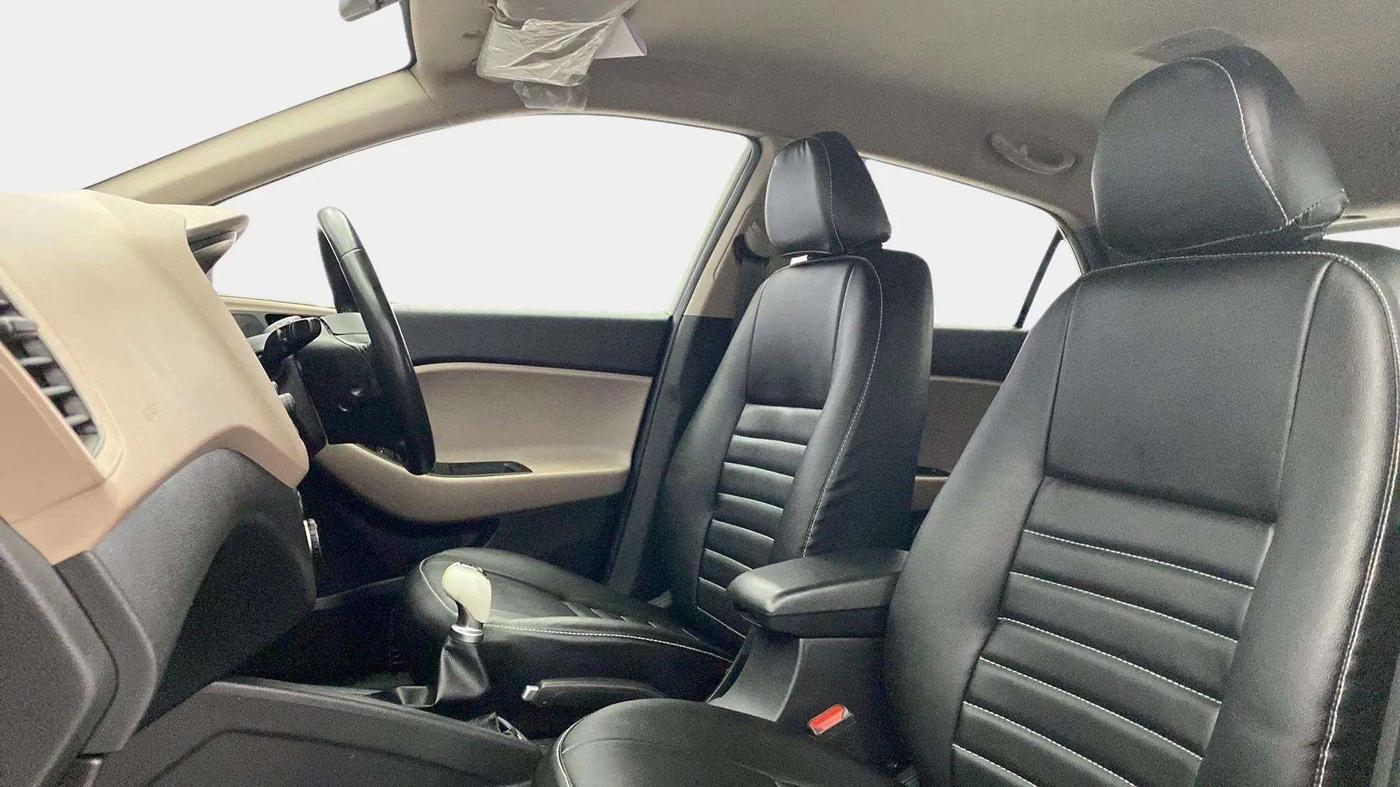 2018 Hyundai Elite i20 ASTA 1.2 (O), Petrol, Manual, 56,238 km, Right Side Front Door Cabin