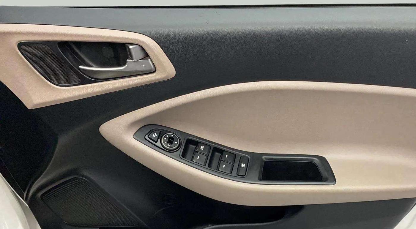 2018 Hyundai Elite i20 ASTA 1.2 (O), Petrol, Manual, 56,238 km, Driver Side Door Panels Control