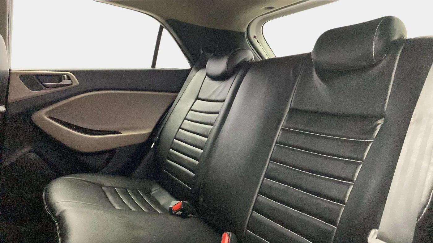 2018 Hyundai Elite i20 ASTA 1.2 (O), Petrol, Manual, 56,238 km, Right Side Rear Door Cabin