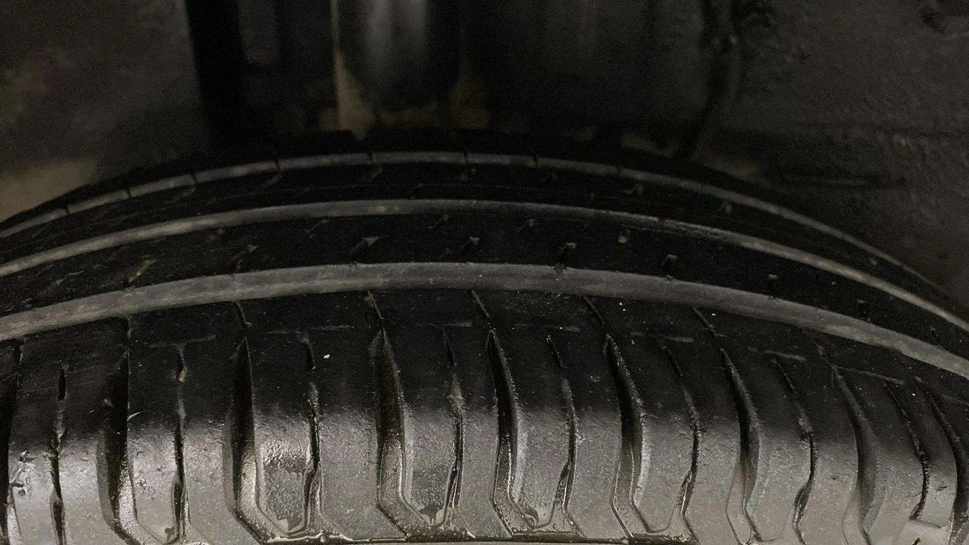 2021 Tata ALTROZ XE PETROL, Petrol, Manual, 51,293 km, Right Rear Tyre Tread