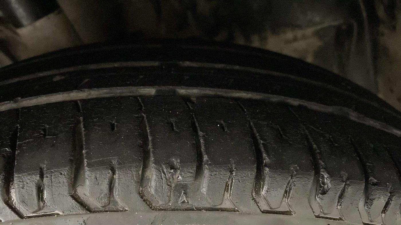 2021 Tata ALTROZ XE PETROL, Petrol, Manual, 51,293 km, Right Front Tyre Tread