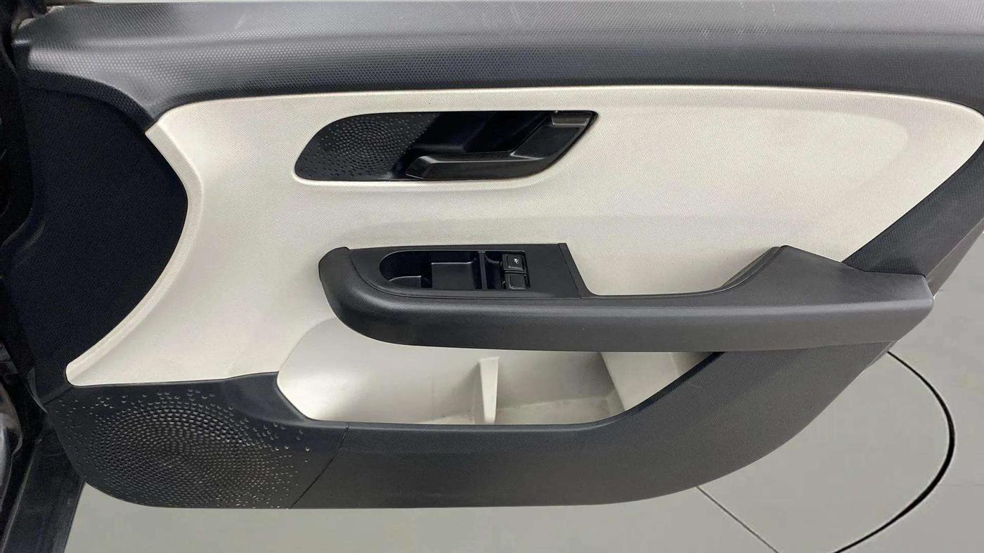 2021 Tata ALTROZ XE PETROL, Petrol, Manual, 51,293 km, Driver Side Door Panels Control