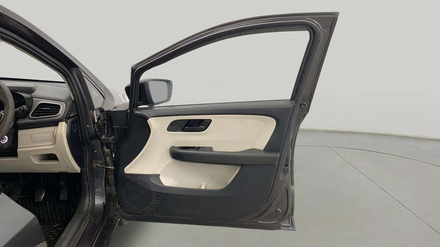 2021 Tata ALTROZ XE PETROL, Petrol, Manual, 51,293 km, RHS Front Door